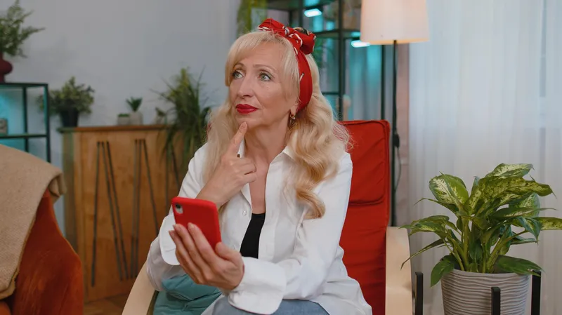 Pensionară la pensie - Foto: Freepik