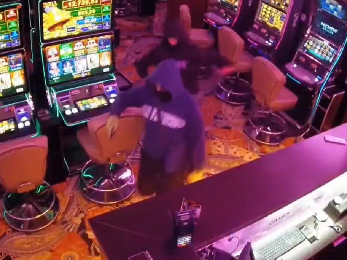 Jaf la o sală de jocuri - Foto: imagini cameră de supraveghere