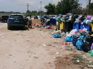 Plajele de la Corbu și Vadu, pline de gunoaie și invadate de autoturisme. Foto ARBDD