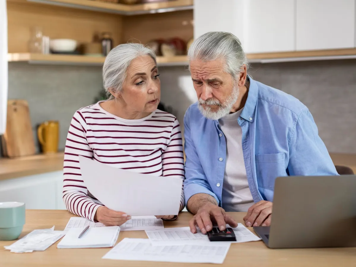 Pensionari îngrijorați la pensie - Foto: Freepik