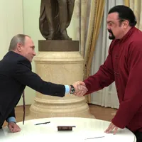 Steven Seagal, tovarăș cu Putin, apariție într-o campanie a poliției române - Foto: Profimedia Images