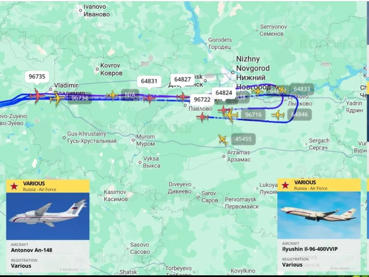 15 aeronave ale Forțelor Aeriene Ruse au exersat mutarea comandamentului militar - Foto: ItaMilRadar