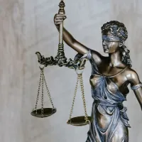 Înalta Curte atacă Legea Fugarilor la CCR - Foto: Unsplash/ Tingey Injury Law Firm