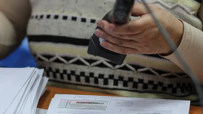 Care români iau 700 de lei pe voucherul de energie? Când intră banii și ce cheltuieli acoperă? - Foto: Inquam Photos / Alexandru Busca (rol ilustrativ)