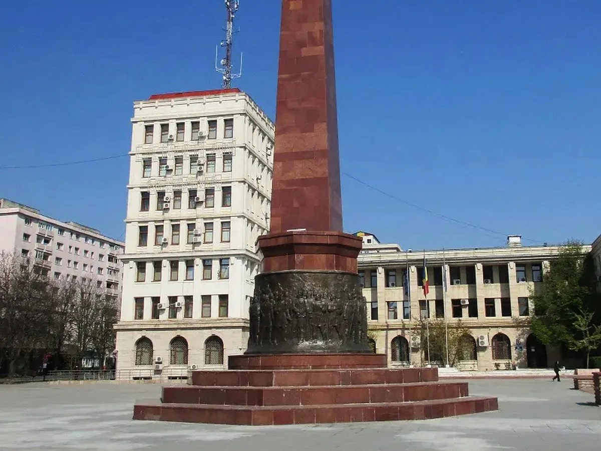 Piaţa Unirii din Focşani - Foto: Turist prin România