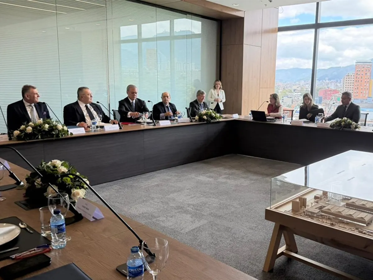 Președintele CCIR, Mihai Daraban, a avut o întâlnire oficială cu Nicolás Botero-Páramo Gaviria, directorul Consiliului Directiv al Confederației Camerelor de Comerț din Columbia Foto: CCIR