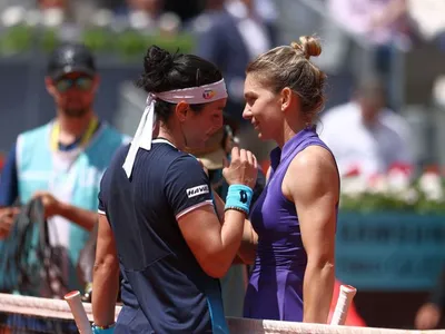 Simona Halep s-a înclinat în fața Onsei Jabeur în sferturile turneului WTA de la Madrid. / Foto: gsp.ro