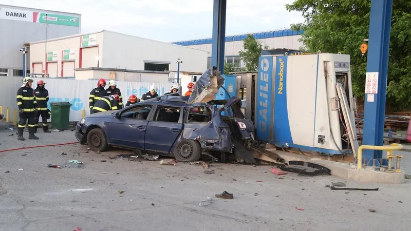 O mașină a explodat într-o stație de GNC de pe Bulevardul Biruinței din orașul Pantelimon, în momentul alimentării buteliei - Foto: ISUBIF