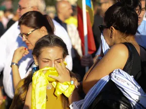 Oamenii au fost „sufocați” cu gaze la protestul diasporei, din 10 august. Foto: nquam Photos / George Calin