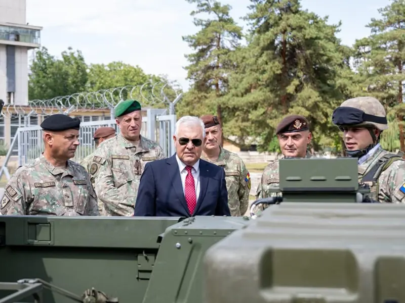 Angel Tîlvăr, în vizită la Brigada 8 Rachete Operativ Tactice, care operează sistemele HIMARS - Foto: Facebook/Angel Tîlvar