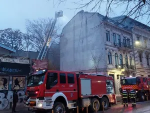 Un incendiu puternic a cuprins un hotel din Centru Vechi. Pompierii intervin de urgență Foto: Antena3