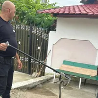 Un șarpe s-a ascuns în aparatul de cafea Foto: Jandarmeria Mehedinți