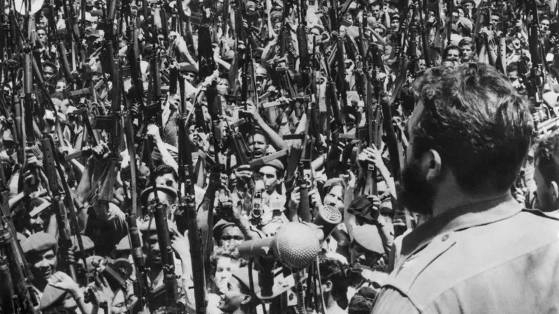 Fidel Castro în fața armatei sale cu care a învins SUA - Foto: profimedia Images
