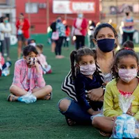 Masca trebuie prutată pe o rază de 50 metri în jurul şcolilor pentru cei care staţionează / Global News