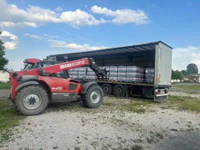 Peste 74.000 litri de apă potabilă de la Rezerva de Stat pentru sinistrații din Mureș - FOTO: Facebook