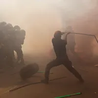 Ciocniri violente între protestatari de extremă dreapta și polițiști, la Kiev. / Foto: agerpres.ro