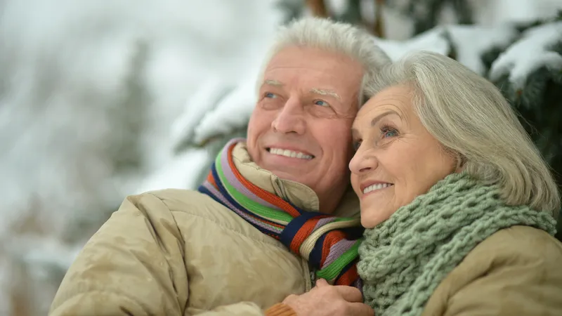 De ce pensie intră pe card, în ianuarie, mult mai devreme? Ce bani iau în plus pensionarii? - Foto. Freepik
