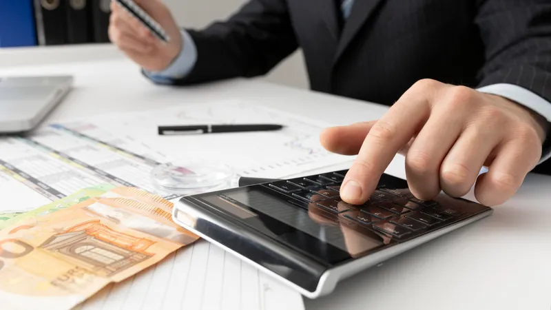 Ce credit ipotecar îți poți lua cu 5.000 lei salariu? Abia îți ajunge de o garsonieră - Foto: Freepik.com (Imagine cu caracter ilustrativ)