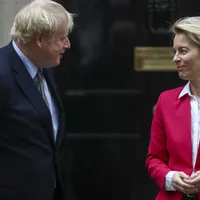 Premierul britanic și șefa CE. Sursa: ft.com