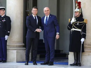 Macron și Ilie Bolojan - Foto: Profimedia Images
