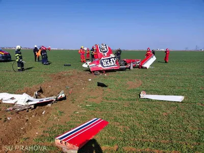 Un avion de acrobaţie s-a prăbuşit la Strejnicu. Pilotul a decedat