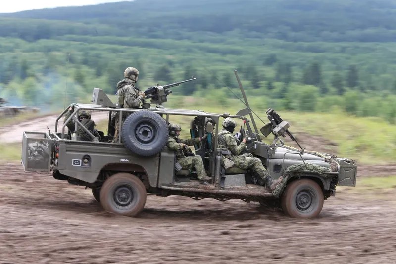 Land Rover Defender militar - Foto: Profimedia Images
