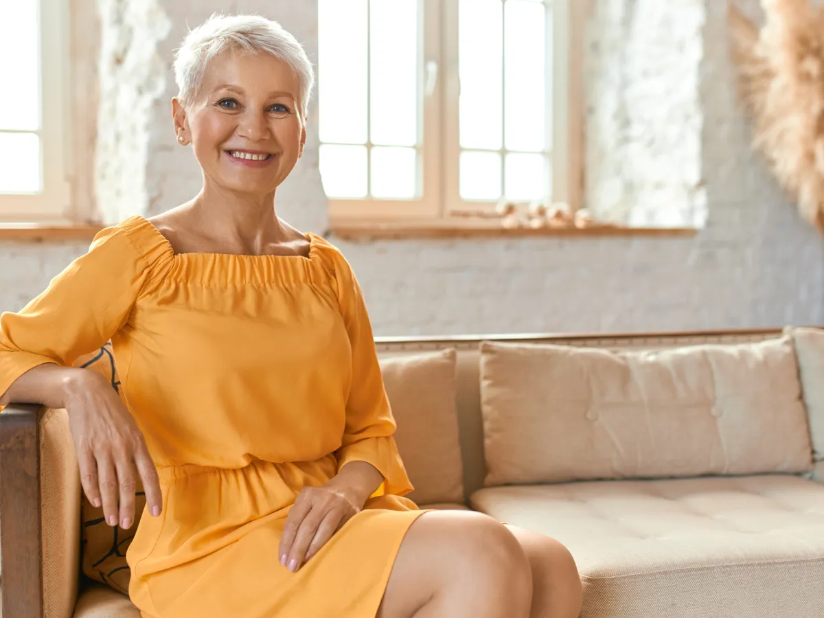 Pensionară bucuroasă la pensie - Foto: Freepik