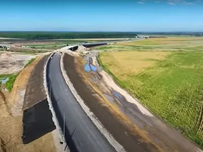 893.000.000 € costă autostrada din care două loturi ar urma să fie gata toamna aceasta - Foto: captură video YouTube/Raducu P Drum
