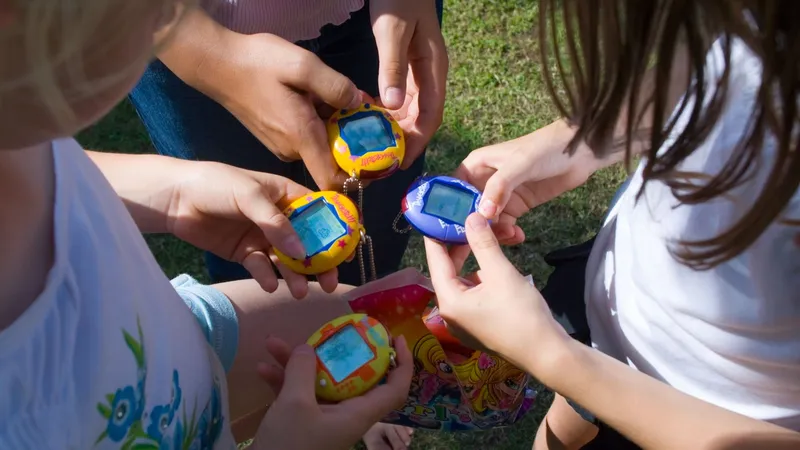 Jucăriile copilăriei care valoreaza o avere în 2025. Cat costa acum un Game Boy sau un Tamagotchi - Foto: Profimedia images - Caracter ilustrativ
