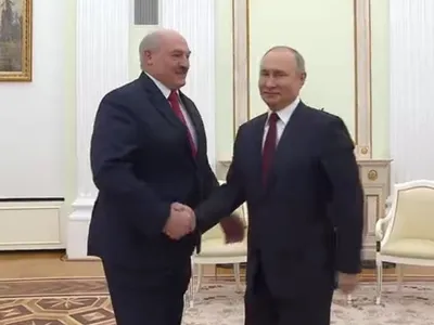 Lukașenko, ținut la putere de Putin. FOTO: captură video
