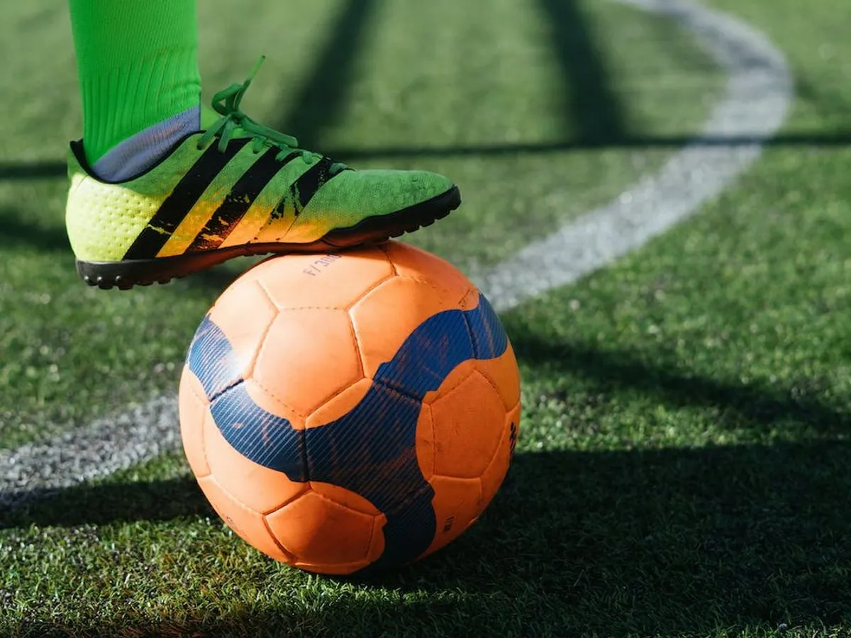 Care este fotbalistul român inclus pe pe lista celor mai importante transferuri din această iarnă - Foto: Pexels/RF._.studio