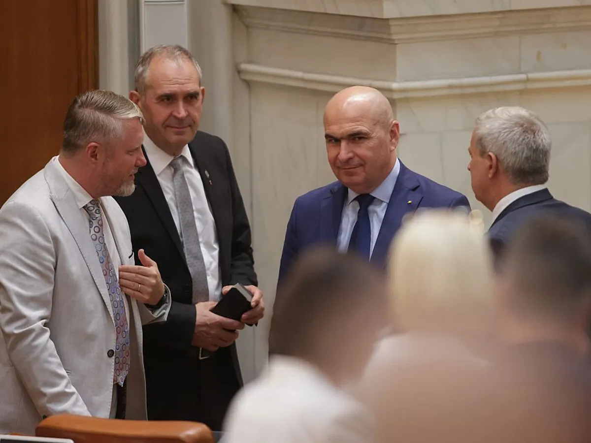 Ilie Bolojan şi colegii de coaliţie, la dezbaterea pe cele patru moţiuni de cenzură AUR - Foto: INQUAM PHOTOS/George Călin