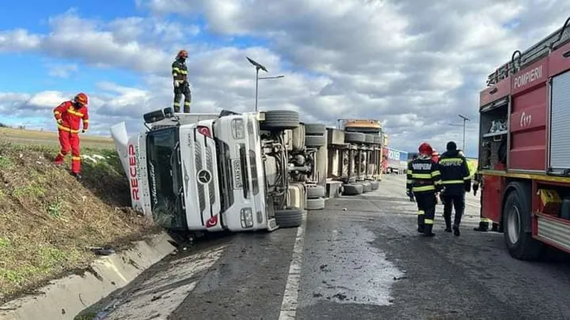 Un TIR cu mandarine s-a răsturnat la Suceava. / Foto: Info Trafic 24, Facebook