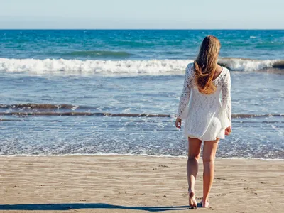 Femeie privind oceanul - Foto: Pexels (cu rol ilustrativ)