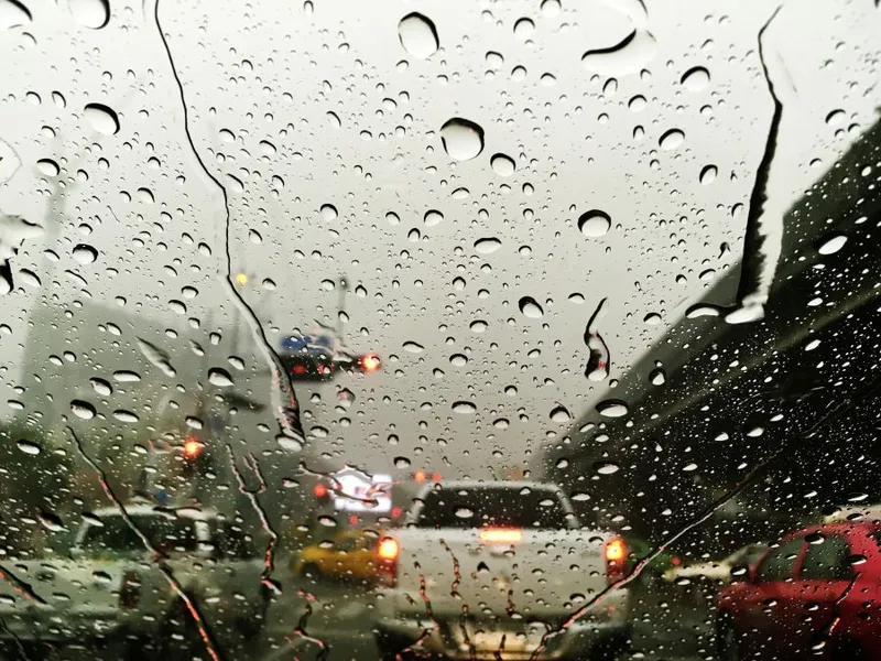 METEO Cod galben de vreme severă. Trei judeţe din ţară sunt ameninţate de fenomene violente - Foto: Freepik/rawpixel.com