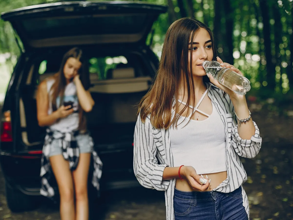 Să bei apa din sticlă de plastic nu e cea mai bună idee