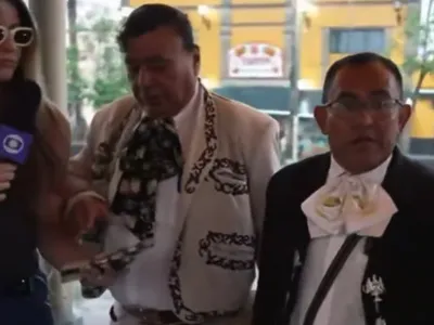 VIDEO Nemaivăzut: o jurnalistă a primit o armă de la mariachi ÎN DIRECT la TV, iar ceea ce a urmat a făcut înconjurul lumii