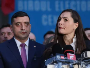 Ana Maria Gavrilă, însoţită de George Simion, îşi depune candidatura la Preşedinţie - Foto: INQUAM PHOTOS/George Călin