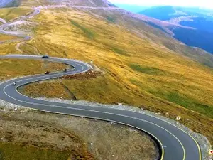 A fost redeschisă circulația rutieră pe Transalpina, pe sectorul Rânca - Curpăt. / Foto: pedalnorth.com