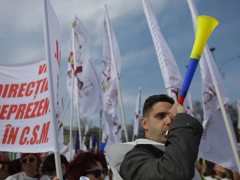 Organizațiile neguvernamentale cer să aibă din nou dreptul de a organiza proteste și marșuri. Foto Inquam Photos/Octav Ganea