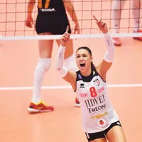 Voleiul este un sport scump. Mai scump decât handbalul. Salariile sunt exorbitante: în lume există peste 50 de jucătoare plătite cu peste un sfert de milion de euro