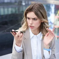 O nouă escrocherie îi vizează pe românii care își caută loc de muncă. Ce le cer escrocii la telefon - Foto: Freepik (rol ilustrativ)