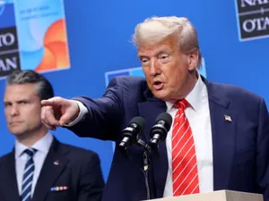 „Tu, cămașa albă! Haha, e foarte agitată” Cum a decurs dialogul între Trump și o jurnalistă al cărei soț luptă în armata ucrainea