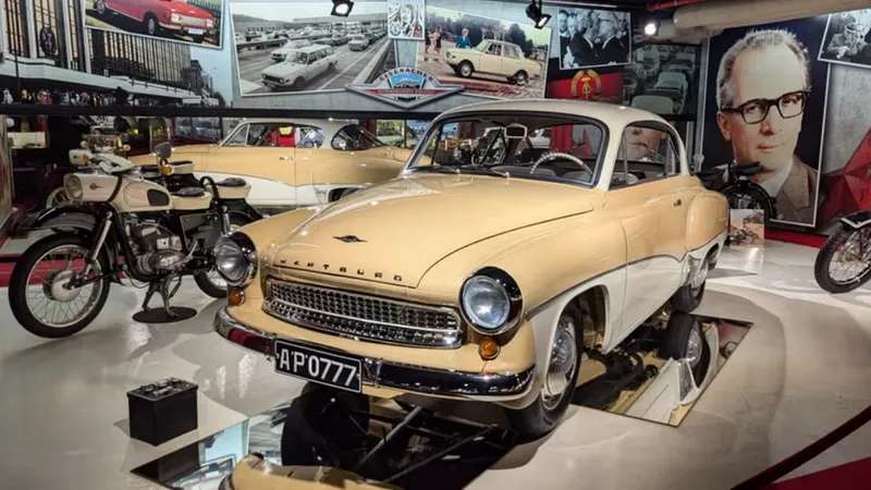 Incursiune în lumea mașinilor din epoca URSS: Lada, Dacia, GAZ, Wartburg, Skoda, Volga - Foto: autoweek.com/Murilee Martin