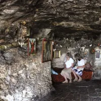 Slujbă de Liturghie mâine la „Peștera Sfântului Andrei”. Mii de credincioși vor fi prezenți - Foto: Crestini.ro