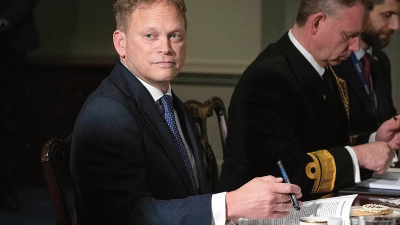 Secretarul britanic al apărării, Grant Shapps (stânga), s-a întâlnit cu secretarul apărării, Lloyd Austin, la Pentagon, pe 31 ianuarie - Foto: Profimedia Images