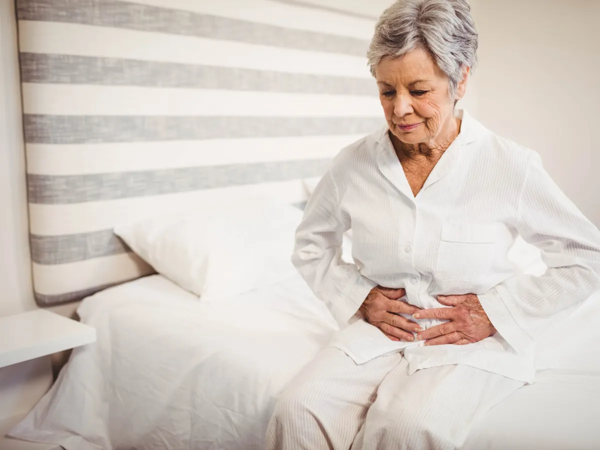 Femeie cu dureri la stomac - Foto: Freepik (Imagine cu rol ilustrativ)