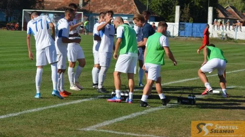 Doi fotbaliști români dați afară după ce au venit beți la antrenament Foto: sportulsalajean.ro