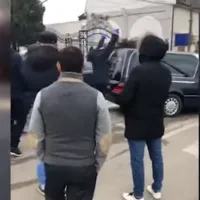 Spectatori la înmormântarea cu lăutari/FOTO: youtube.com