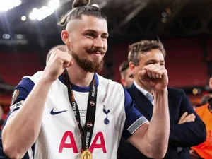 Ar fi lovitura verii: Tottenham i-a stabilit prețul lui Radu Drăgușin și încep negocierile pentru transfer
